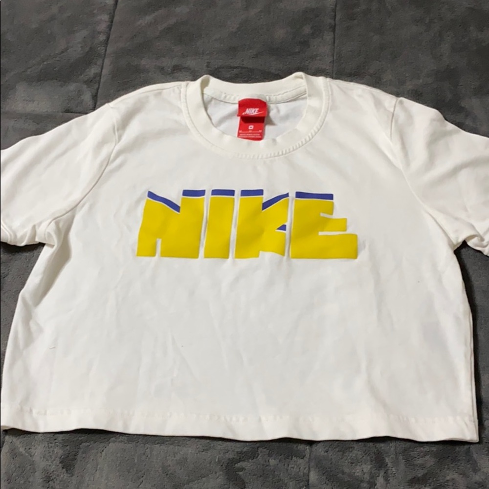 Nike Sportswear Women’s Crop Top